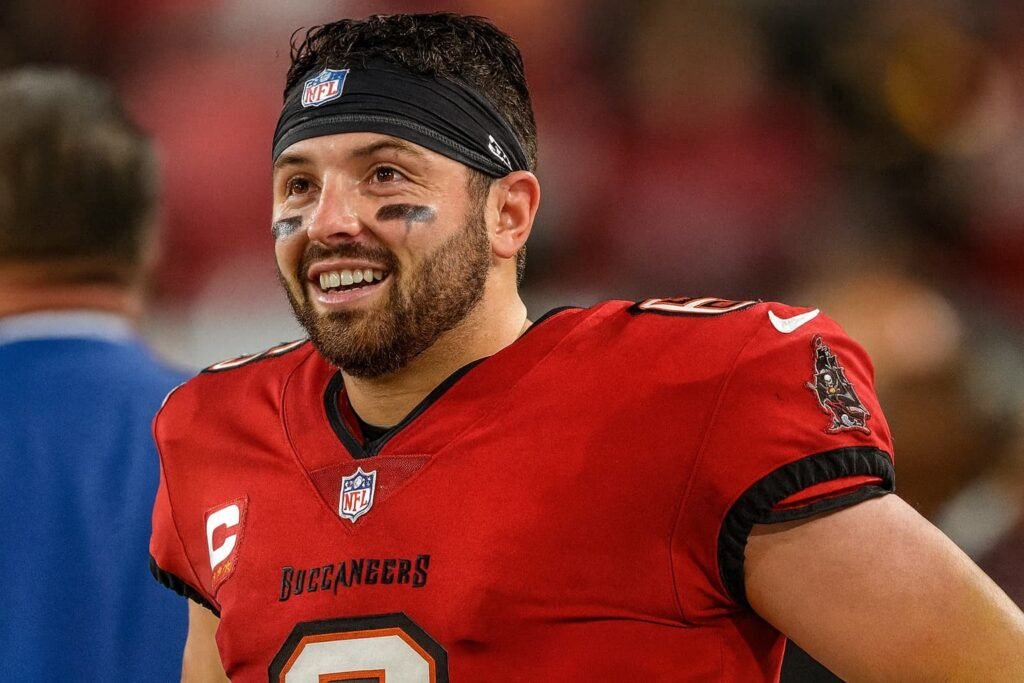 Baker Mayfield scans the field during Buccaneers vs. Falcons on Thursday Night Football.