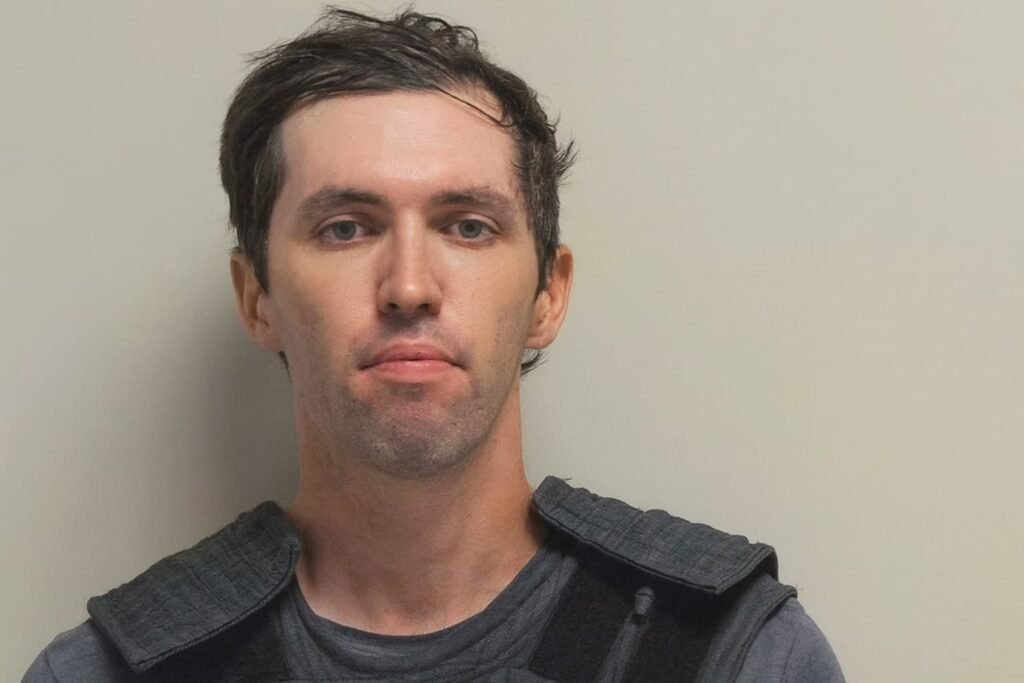 Tyler Robinson seated beside defense attorneys.