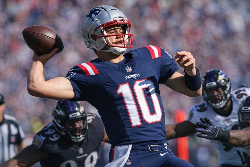 Drake Maye throws a touchdown pass for the Patriots against the Ravens