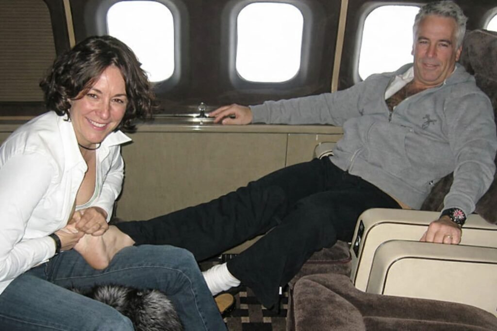 Jeffrey Epstein and Ghislaine Maxwell photographed together in released DOJ image