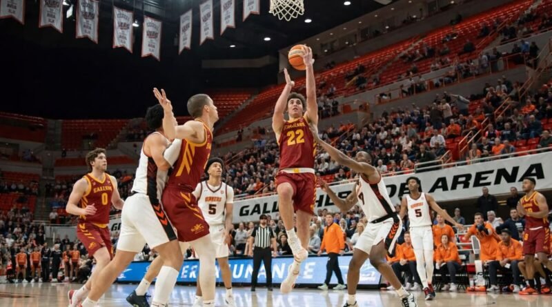 Houston and Iowa State players battling for rebound