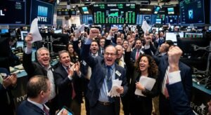 Wall Street traders cheering as the Dow Jones surges 600 points