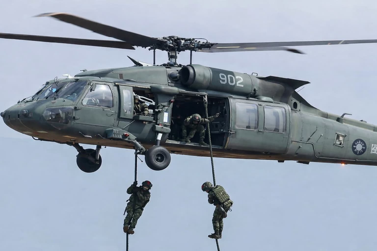 US special forces rescue helicopter flying over Iran terrain during operation to extract missing F-15E weapons systems officer on Easter Sunday April 5 2026