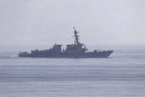 US Navy warship enforcing blockade as Iran ceasefire expires April 21 2026 with peace talks in doubt