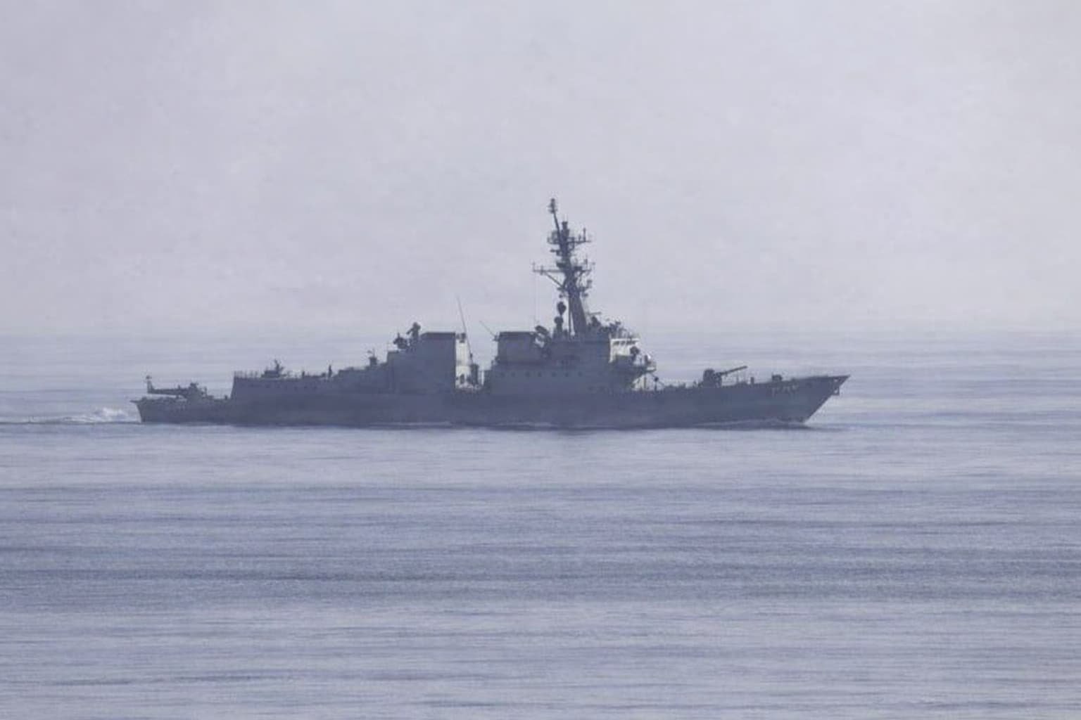 US Navy warship enforcing blockade as Iran ceasefire expires April 21 2026 with peace talks in doubt