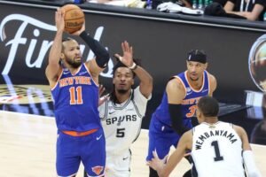 Jalen Brunson making go-ahead free throws with 9.5 seconds left as New York Knicks beat San Antonio Spurs 105-104 in Game 2 of 2026 NBA Finals to take 2-0 series lead in San Antonio