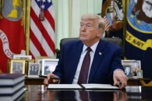 President Trump signing executive order at Oval Office desk reclassifying 8,000 GS-15 senior federal civil servants as at-will employees under Schedule Policy/Career June 3 2026